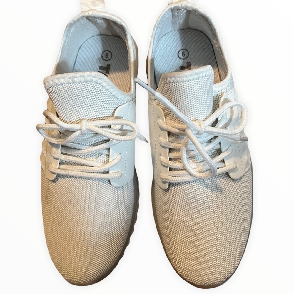 Taxi white lace up sneakers size 6